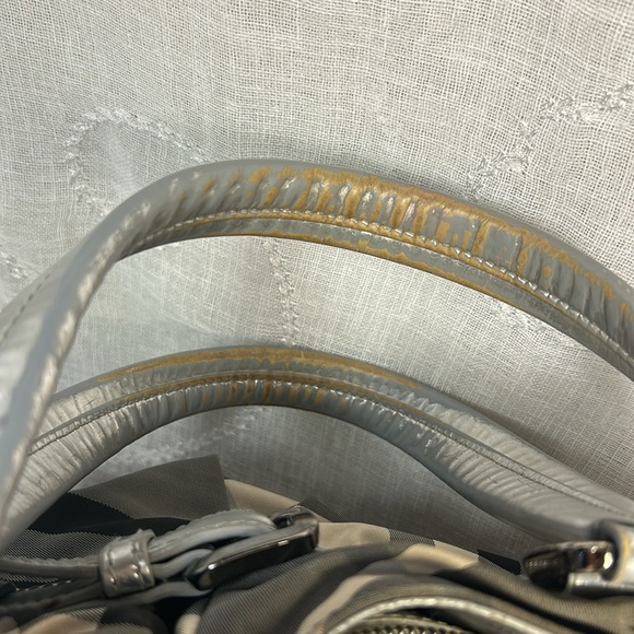 Burberry silver leather and checkered canvas shoulder handbag - Picture 4 of 16